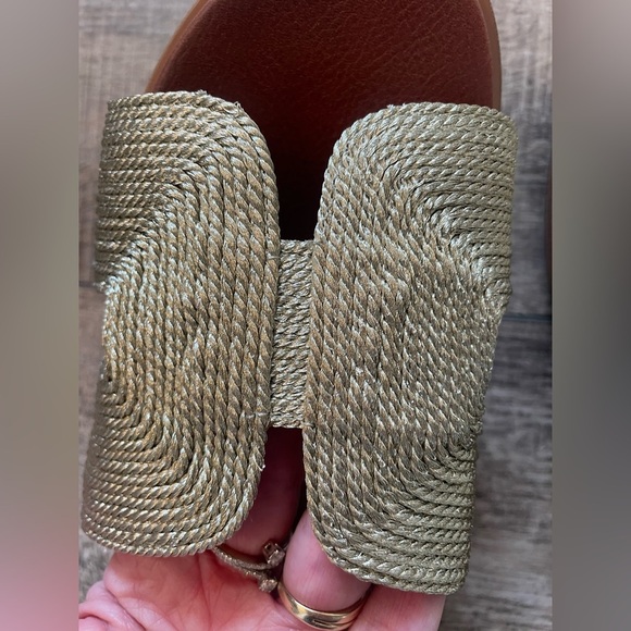 Mia Dia Soft Gold Slip on Sandal 8.5 Raffia Material - Picture 3 of 7